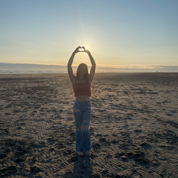 Meet your Posher, Jessica - Picture 1 of 7